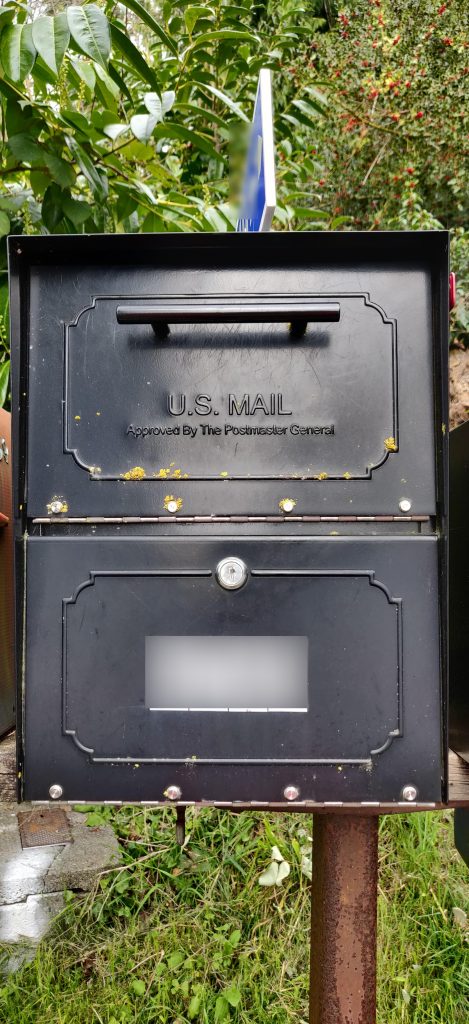 Locking mailbox