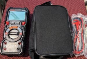 HT118E multimeter, carrying case, and leads.